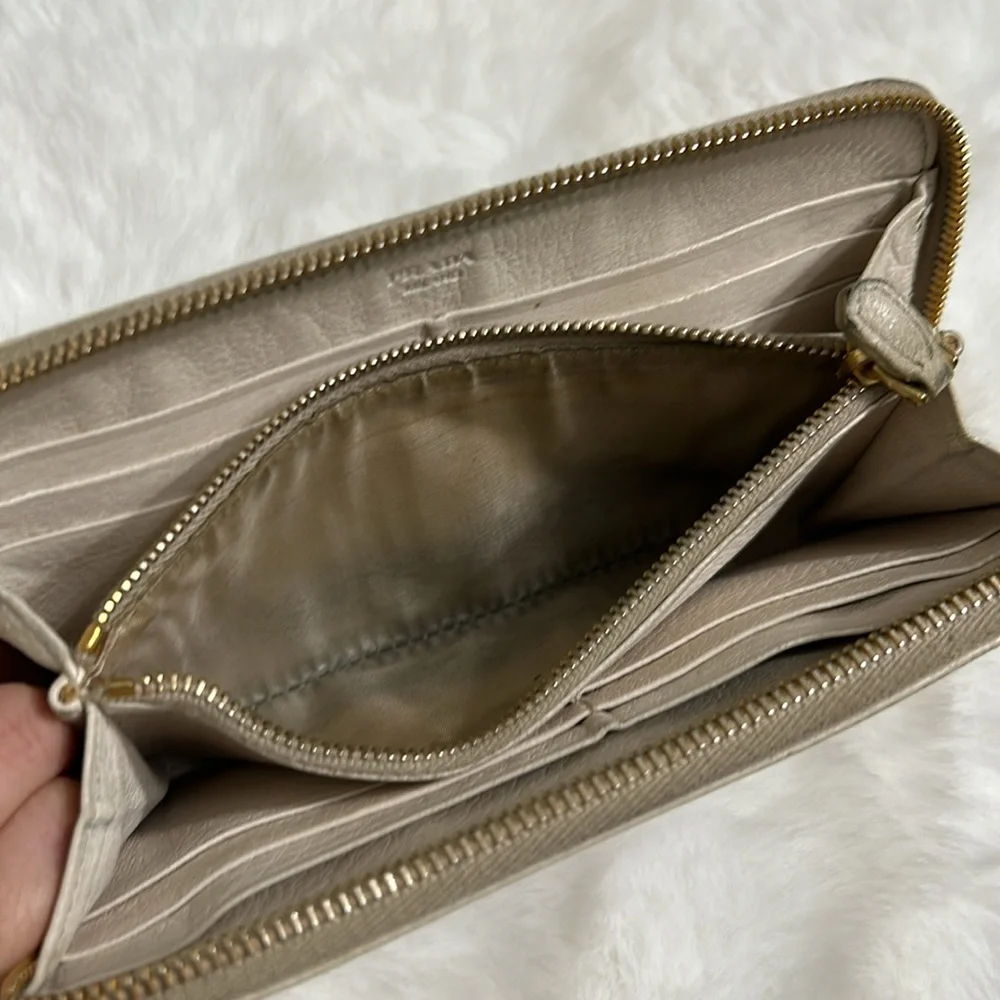 Prada Zip Continental Leather wallet - Picture 15 of 17